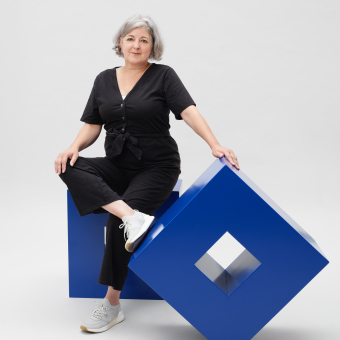 Barbara Lehmann mit Würfel