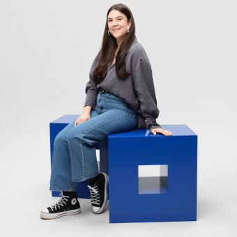 Laura Vianna mit Würfel