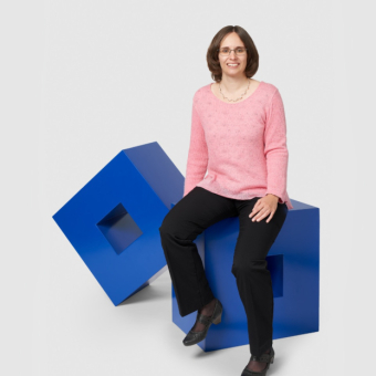 Nadja Brawand with cube